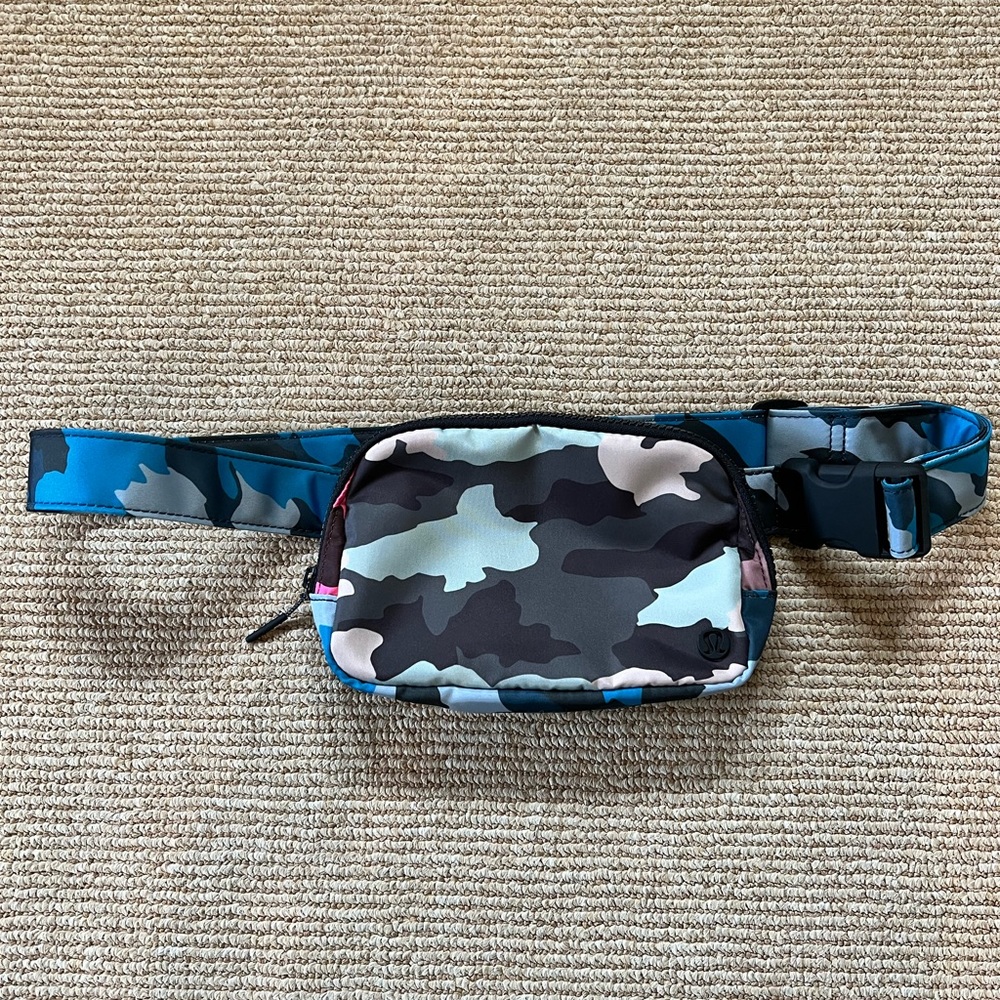 LULULEMON EVERYWHERE BELT BAG Heritage 365 Camo Guava Pink Multi